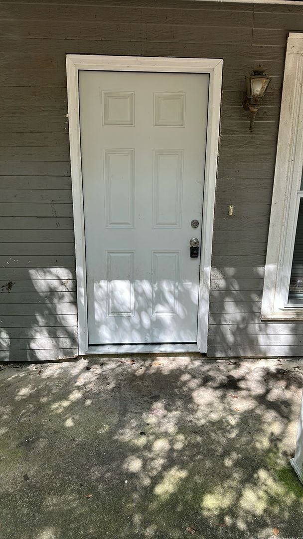 Available Now! - Available Now! Townhome