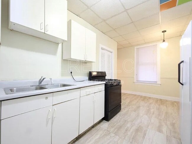 Photo - 2723 Elliott Ave