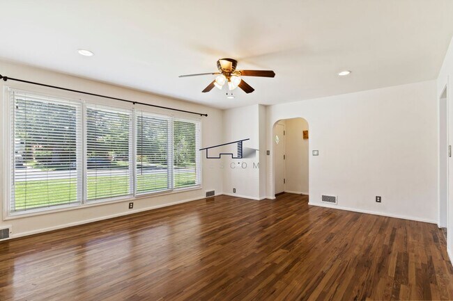 1332 36th St Unit Upper Unit