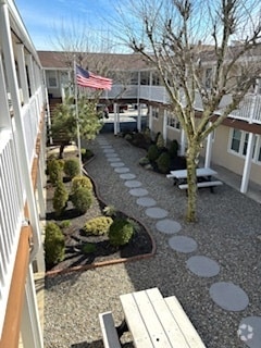 Building Photo - 6 N Newport Ave Unit B6 Rental