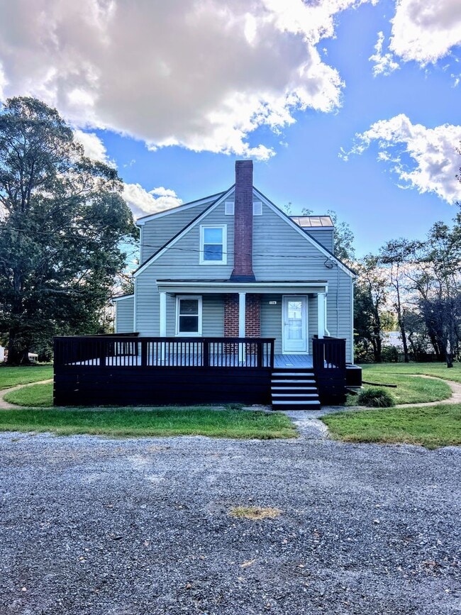 Building Photo - 3 Bed | 2 Bath | 1+ Acre | 2-Car Garage | ...