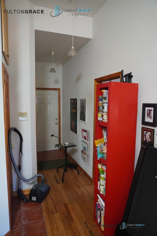 Photo - 1445 N Bosworth Ave Unidad CH-2
