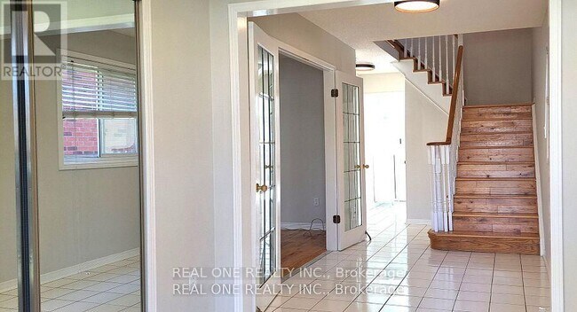 Photo - 552 Marlatt Dr