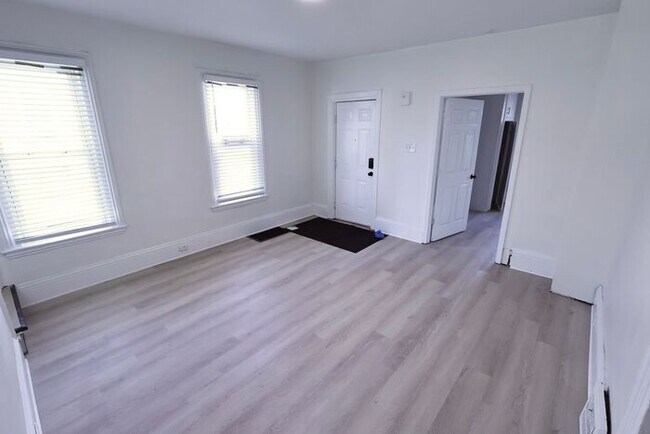 Photo - 570 Dayton St