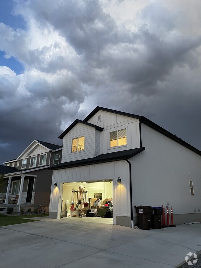 Building Photo - 3462 Willy Wy Rental