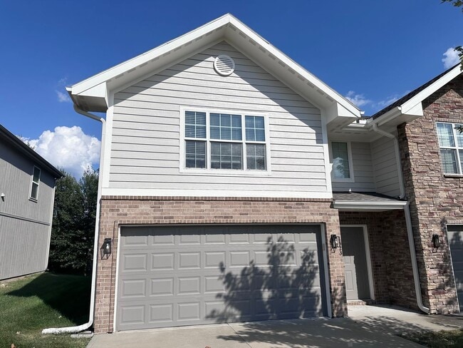 Building Photo - 1517 NE Erin Ct Unit 1523