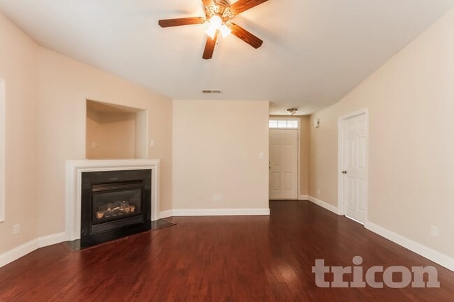 Photo - 10417 Hugue Way