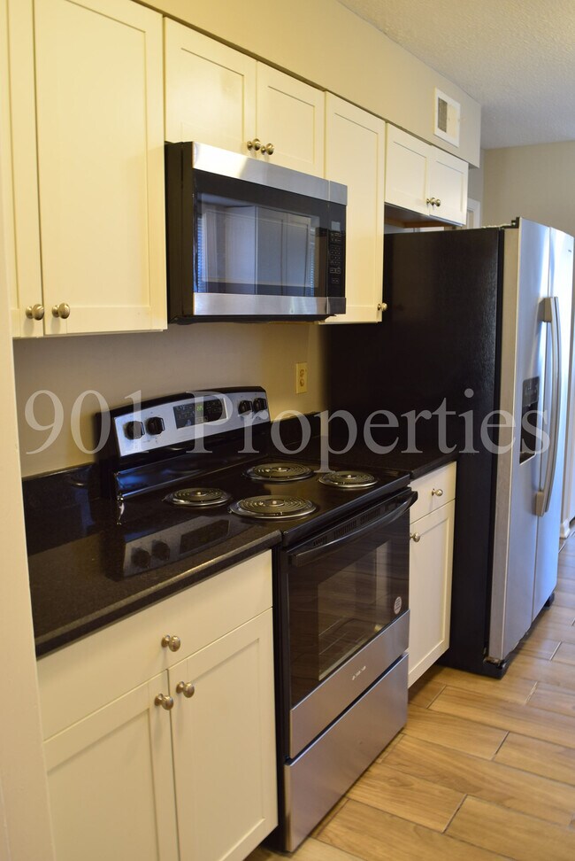 Photo - 5245 Braidwood Cove