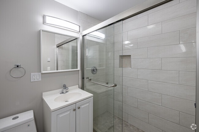 1BR,1BA - 355SF - Bathroom B3