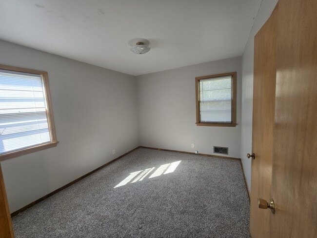 Dormitorio 2 - 1473 Cope Ave E