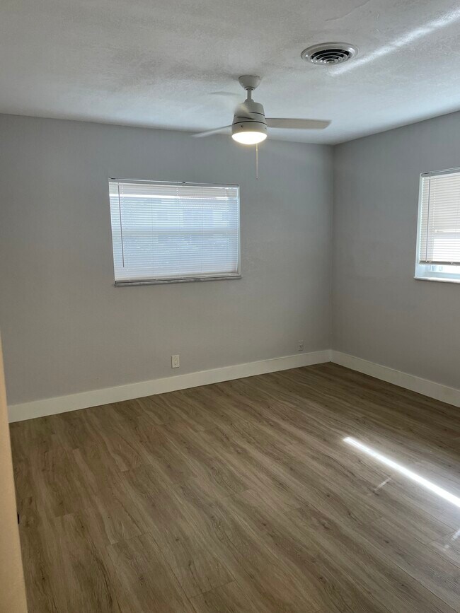 Photo - 1421 SE 4th Ave