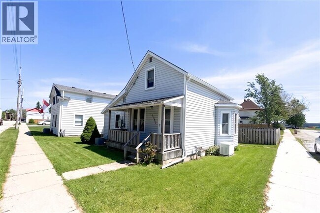 Photo - 2385 Boswell St