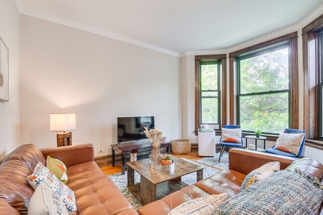 Photo - 5429 S Blackstone Ave Unidad Condo