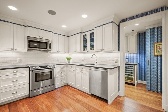 Building Photo - 220 Boylston St Unit 1108 Rental