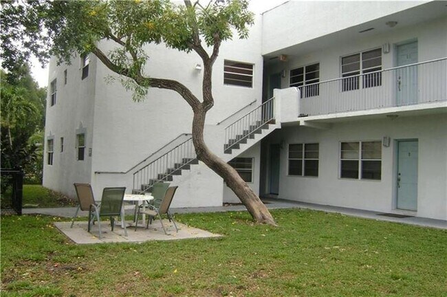 Photo - 1925 Madison St Unidad 17