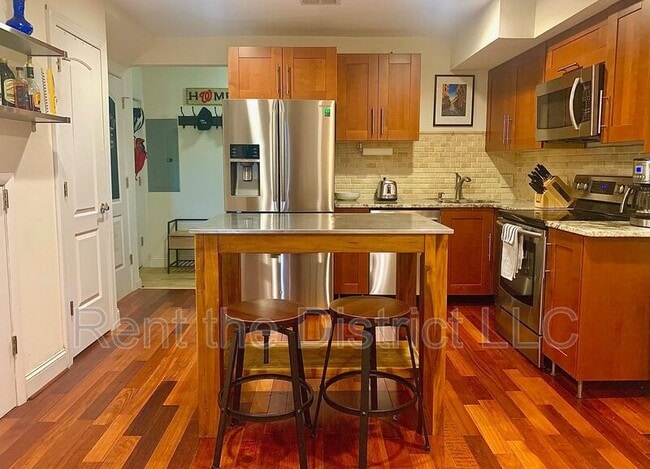 Photo - 1424 L St SE Unit #101