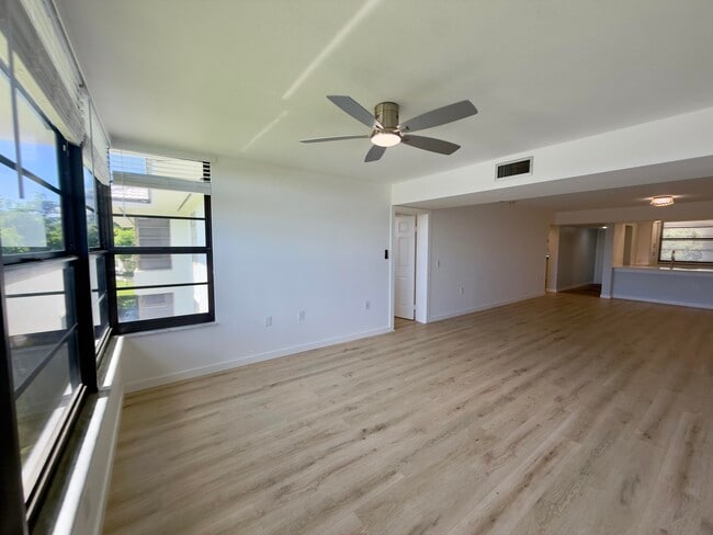 Photo - 3710 Whitehall Dr Unit 404