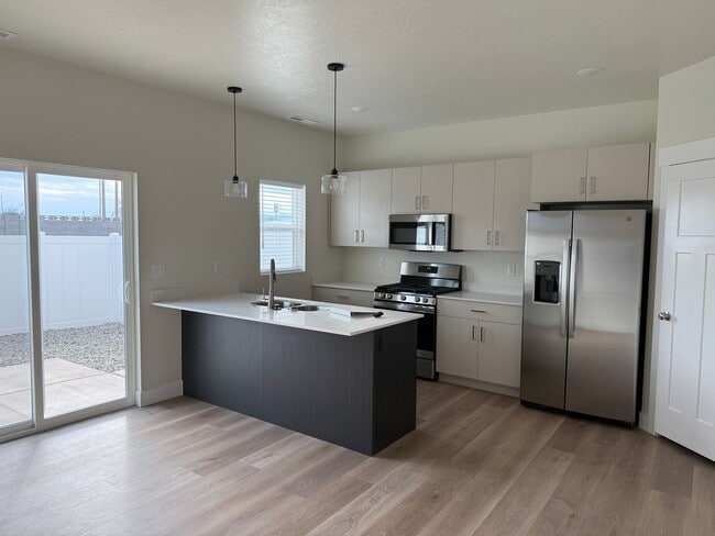 Photo - 3143 W 1625 N