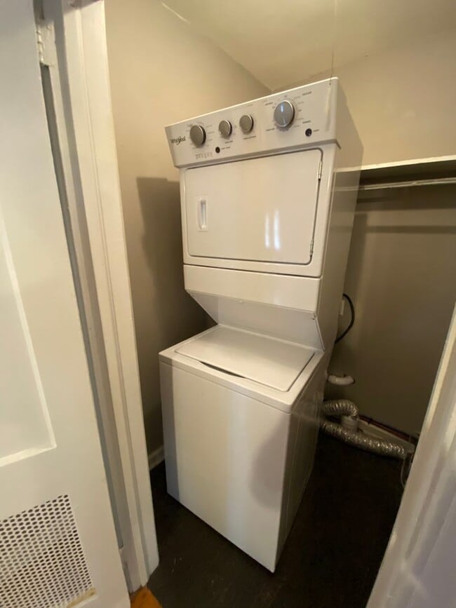 Photo - 1306 E Victory Dr Unit Apartment 4