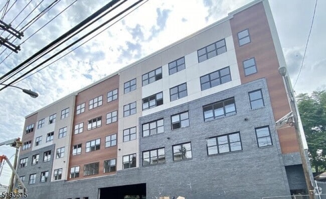 Building Photo - 216 Paterson St Rental