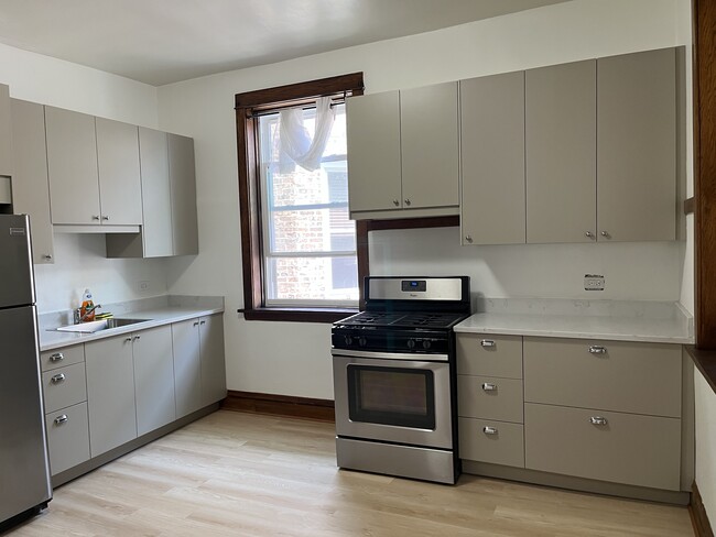 Kitchen - 2341 W Cortez St Apartments Unit #2