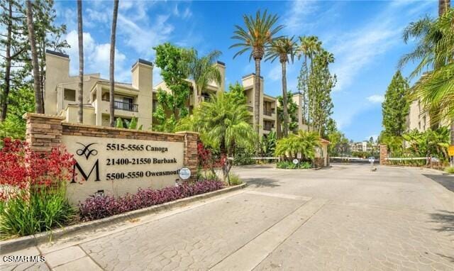 Building Photo - 5550 Owensmouth Ave