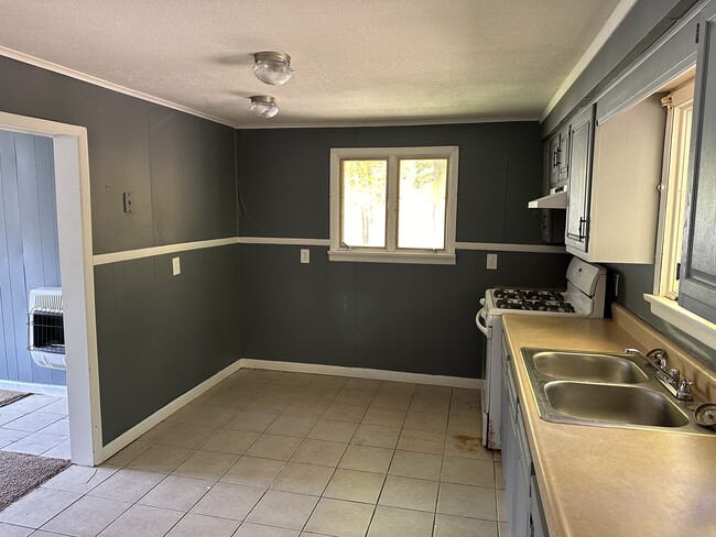 Photo - 17674 1/2 Lakewood Avenue