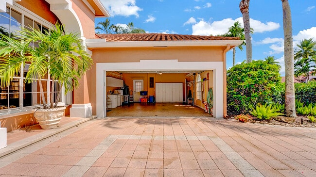 Photo - 71 Cayman Pl