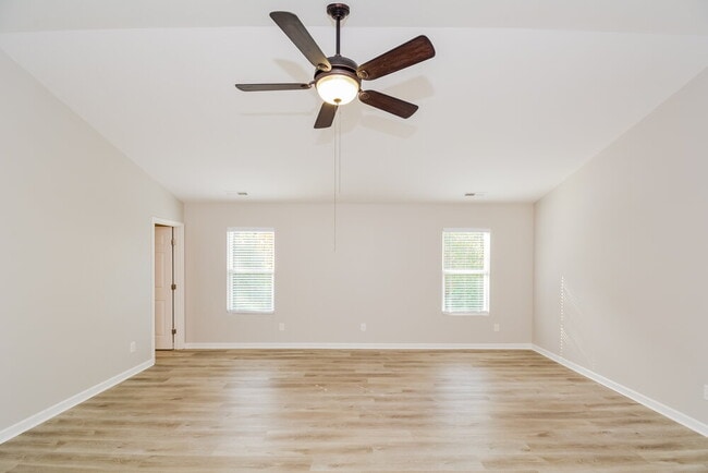 Photo - 235 Chadford Pl