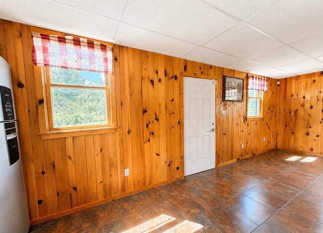 Photo - 530 Cascade Valley Rd