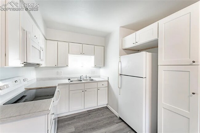 Photo - 2155 King St Unit A