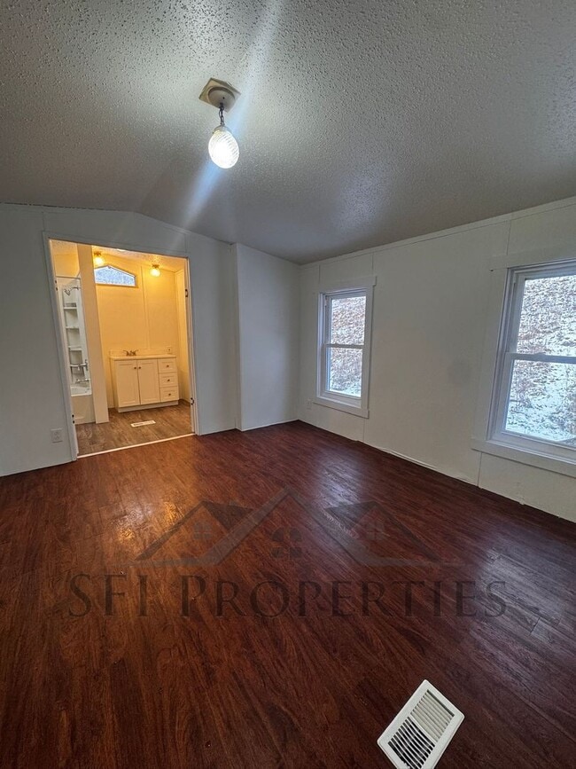 Photo - 3 BEDROOMS 2 BATHROOMS HOUSE IN HANOVERTON, OH 44423