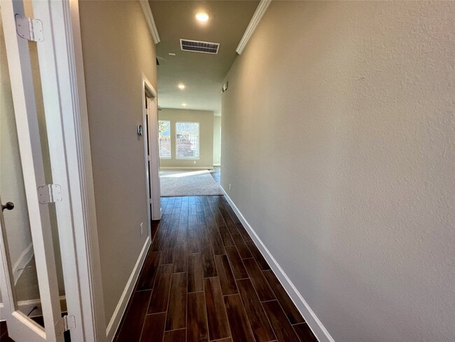 Photo - 547 Kingston Ln