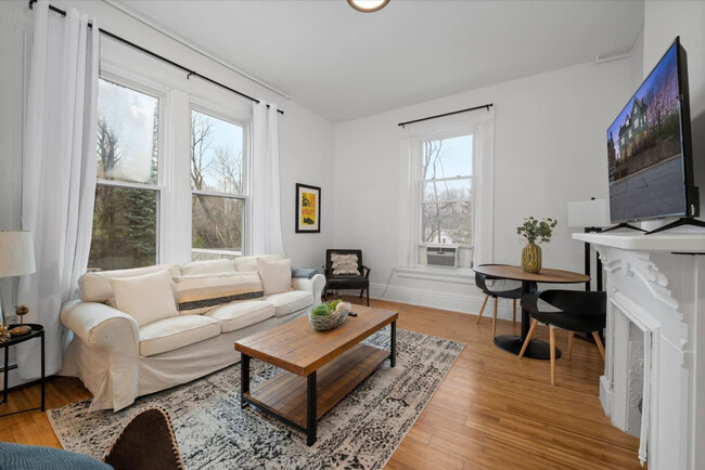 Building Photo - 240 Mccormick Pl Rental