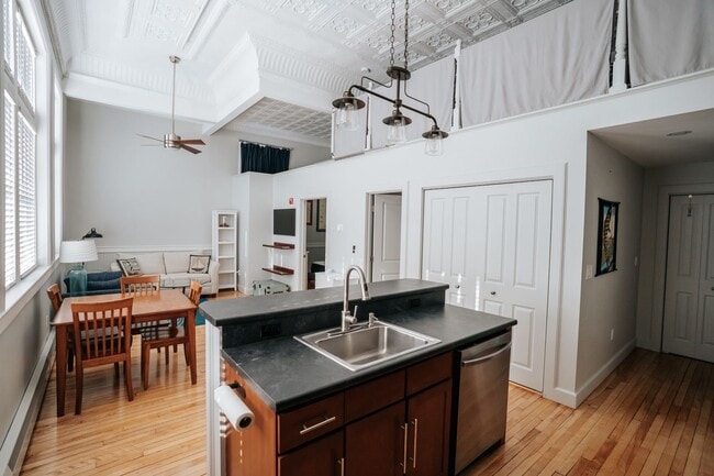 Building Photo - 1251 Congress St Unit 301