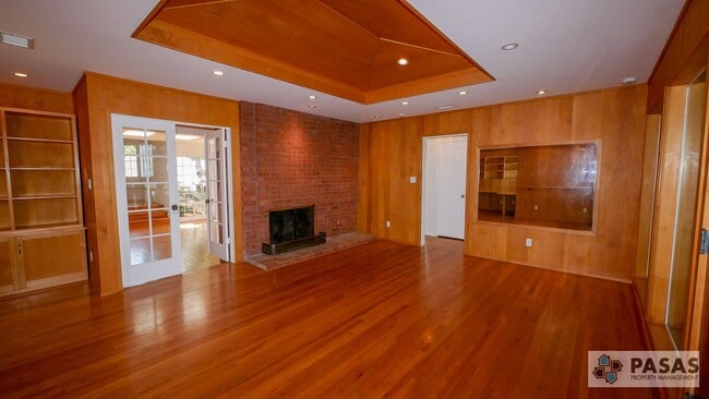 1018 Santa Barbara St