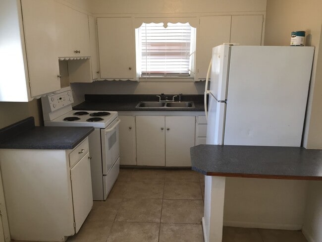 Building Photo - 1 bedroom 1 bath, Bethany Schools- Now Ava...