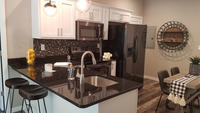 Photo - Fresh Paint and New Flooring 2 bedroom 2 bath Luxury Apartment Branson MO Unidad E