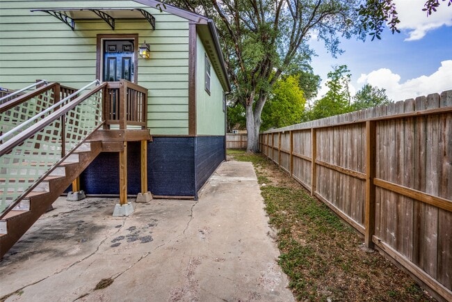 Photo - 1200 W Phillips St