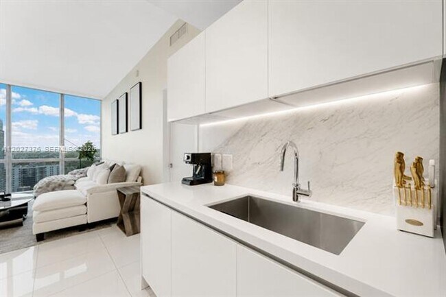 Photo - 851 NE 1st Ave Unidad 851 NE 1st Ave # 2308