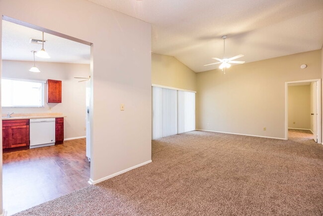 Photo - 5701 Longleaf Dr