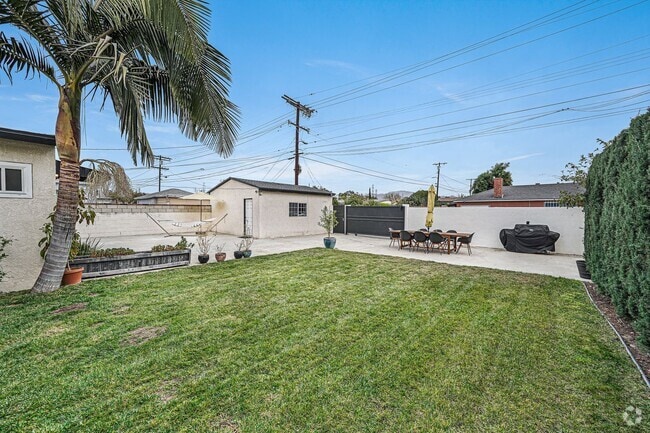 Building Photo - A beautiful home in North Hollywood is no...