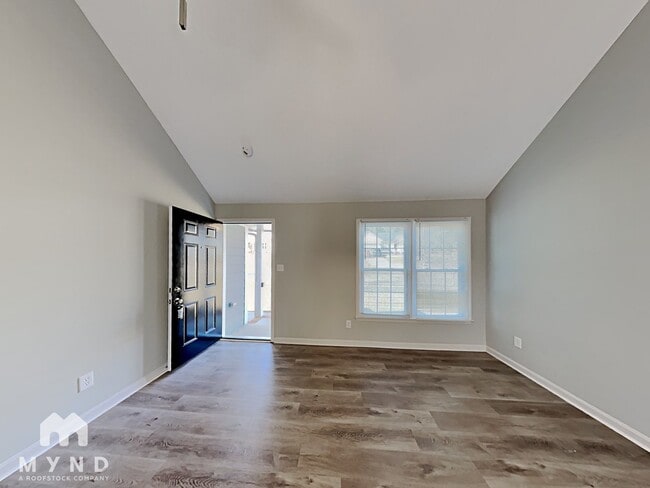 Photo - 512 Basswood Way