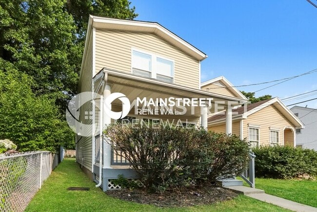3 Bedroom Pet-Friendly Home in Louisville, KY with Main Street Renewal