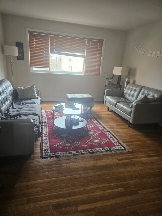 Photo - 11503 Amherst Ave Unidad #19