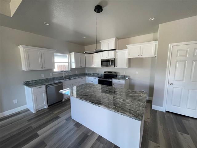 Photo - 813 Sayle St