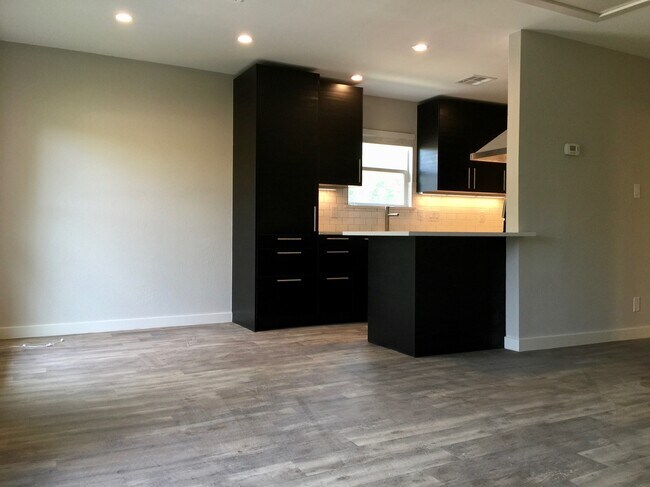 Building Photo - 3440 Willowrun Drive Unit C