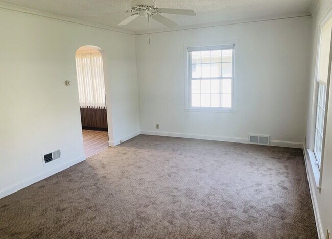 Charming 2-Bed side by side Duplex on Grand Ave S #2