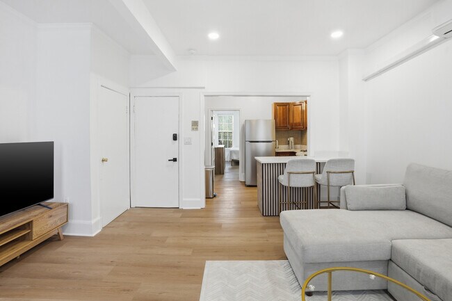 313 C St SE Unidad Luxury 1-bed furnished