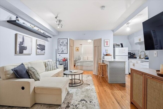 Building Photo - 516 Adams St Unit 1F